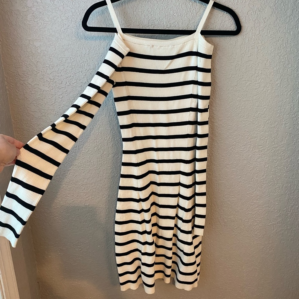 NWT Theory Pirellia Prosecco Striped Cold Shoulder Dress